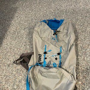 SOLD // Patagonia Ascensionist 25 Pack, drifter gray // SOLD